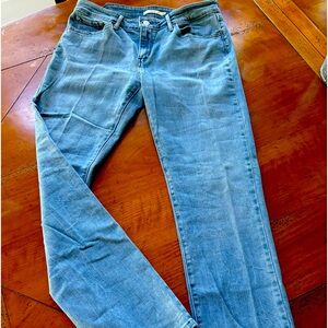 Levi’s women 712 slim straight leg jeans - light blue wash